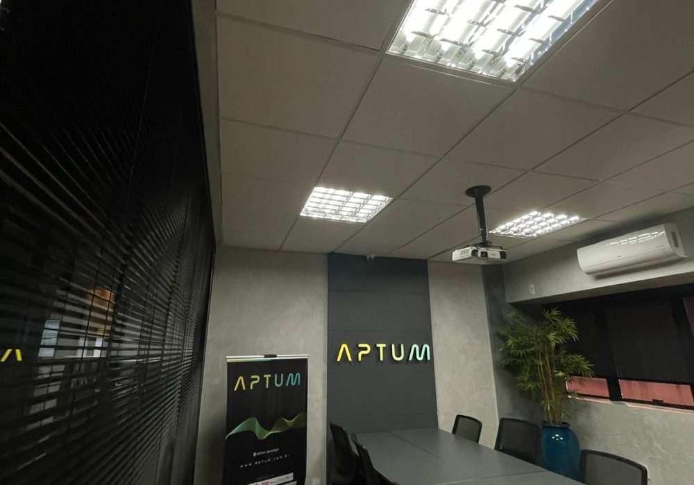 Sala de reunião Aptum Sala de reunião Aptum